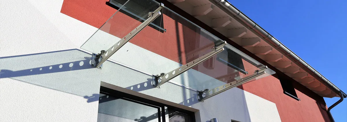 Vordach aus Glas und Edelstahl von Schlosserei Koch